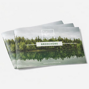 Gedruckte Broschüren im Querformat mit Drahtheftung