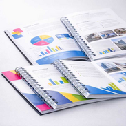 Broschüren mit Spiralbindung drucken lassen – Wire-O-Bindung in hochwertiger Druckqualität