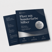 Quadratische Flyer mit Sonderfarbe Silber für Gutscheinkarten