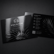 Flyer DIN lang quer mit vollflächigem UV-Lack in schwarzem Premium-Mockup