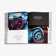 Buch im DIN-A4-Format mit einem runden Hardcover und farbig gestaltetem Inhalt