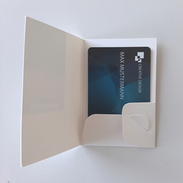 Kartenhüllen mit Laschen - Wir bedrucken hochwertige Papiertaschen für Schlüsselkarten, Gutscheine, Kundenkarten ...!