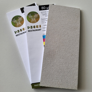 Schmale Kellner- oder Bestellblöcke mit Druckmuster und Logo für ein Restaurant – Papiermuster 80 g/m² mit Rückpappe