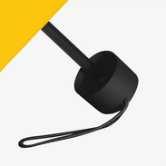 Gelber Mini-Taschenschirm mit schwarzem Griff und praktischer Handschlaufe