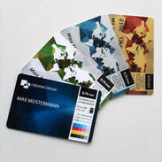 Standard & Topseller - Wir bedrucken selbst gestaltete Plastikkarten mit abgerundeten Ecken auch als personalisierte Ausweiskarten!